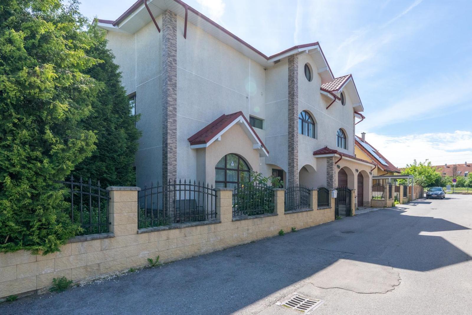 بروك ان در ليذه Faraway Aparthotel Near Vienna Airport With Anytime Self Check In المظهر الخارجي الصورة