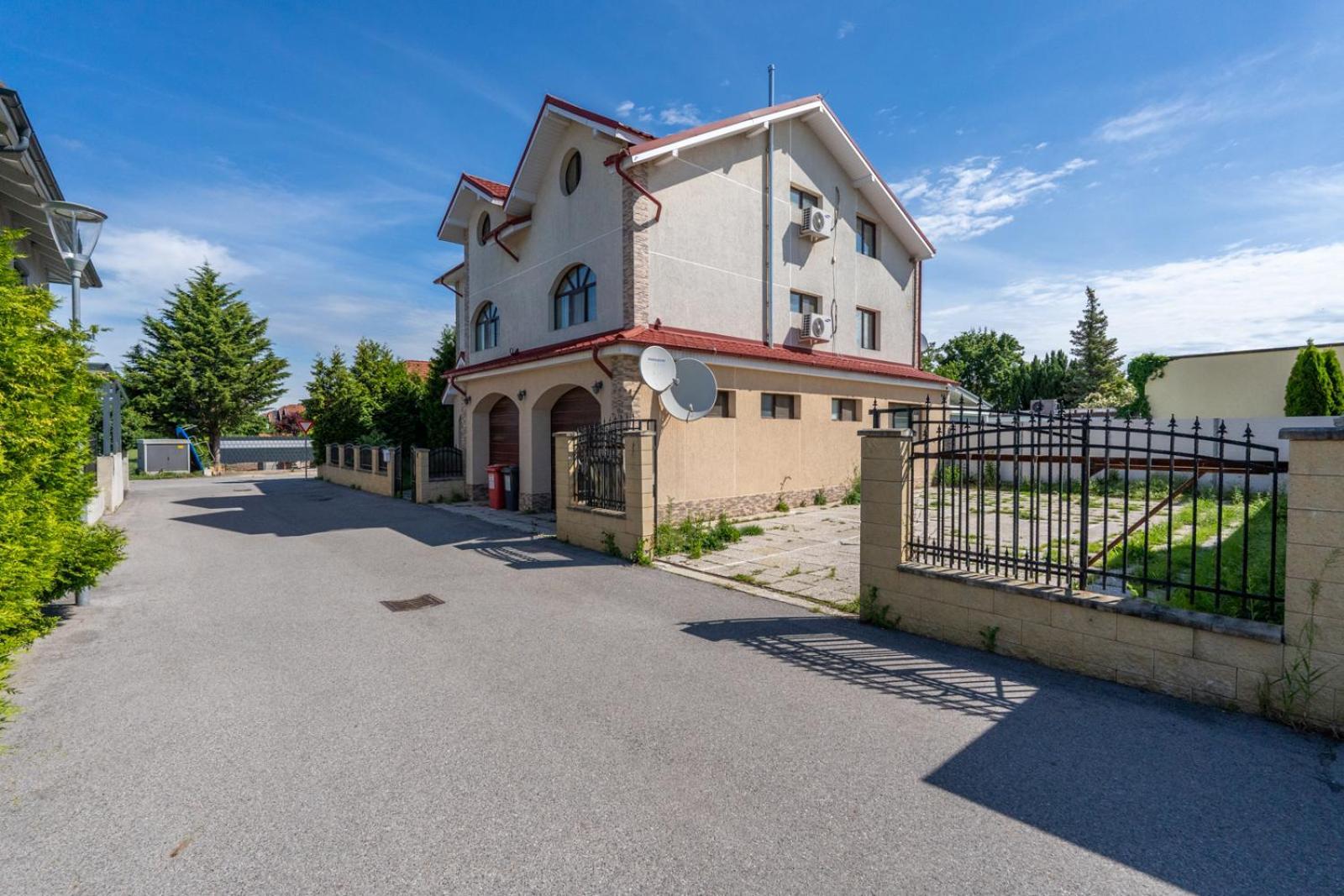 بروك ان در ليذه Faraway Aparthotel Near Vienna Airport With Anytime Self Check In المظهر الخارجي الصورة